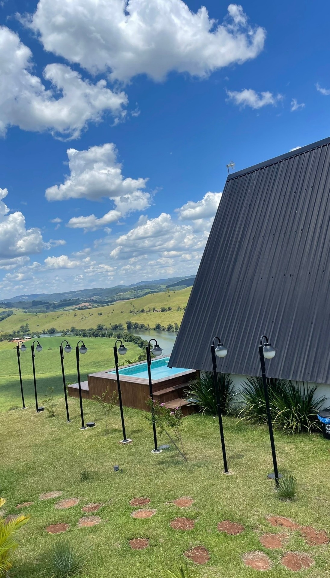 Varanda com vista para o rio